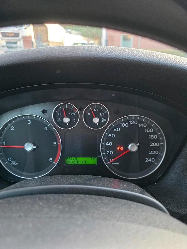 Gebraucht Ford Focus 115 PS (84 kW) 2007 Grau Kleinwagen