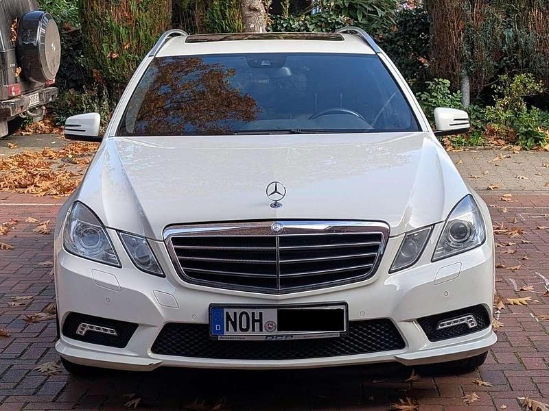 Gebraucht Mercedes E500 Avantgarde 387 PS (284 kW) 2010 Weiß Kombi