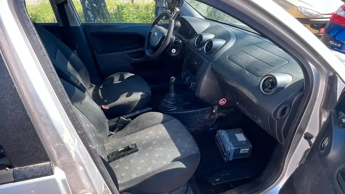 Gebraucht Ford Fiesta 69 PS (50 kW) 2005 Silber Kleinwagen