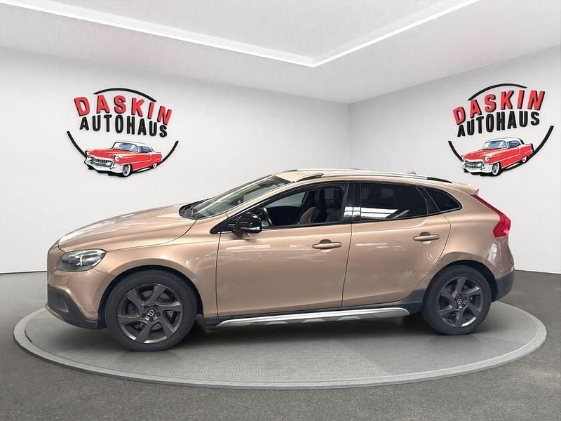 Gebraucht Volvo V40 CC Summum 150 PS (110 kW) 2014 Braun Kombi