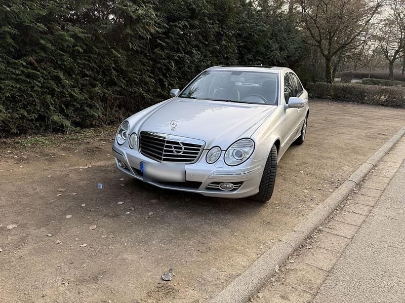 Gebraucht Mercedes E230 Avantgarde 204 PS (150 kW) 2008 Silber Limousine