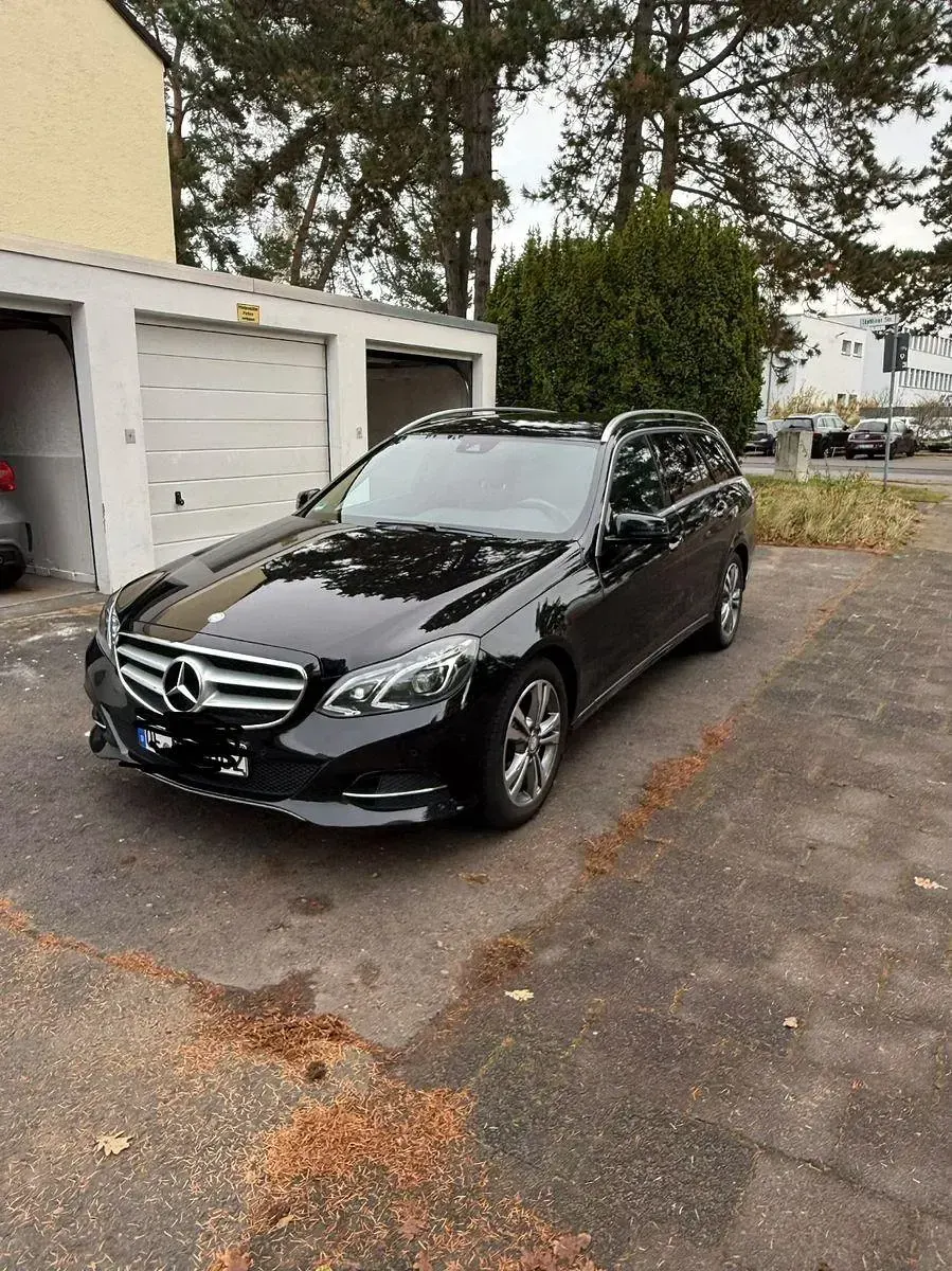 Usado Mercedes E220 Edition 170 CV (125 kW) 2014 Negro Familiar