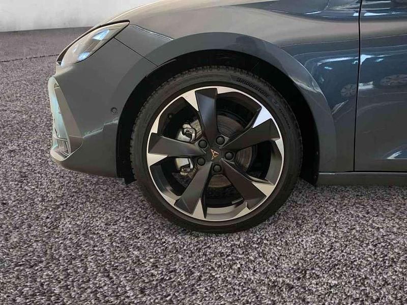 Gebraucht Cupra Leon 150 PS (110 kW) 2025 Magnetic tech metallic Limousine