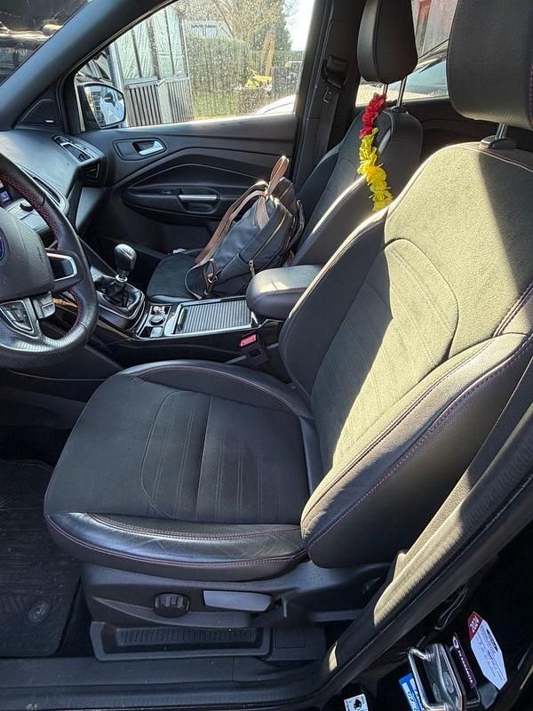 Gebraucht Ford Kuga ST-Line 150 PS (110 kW) 2019 Schwarz SUV