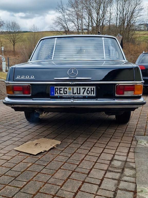 Gebraucht Mercedes 220 63 PS (46 kW) 1976 Schwarz Limousine