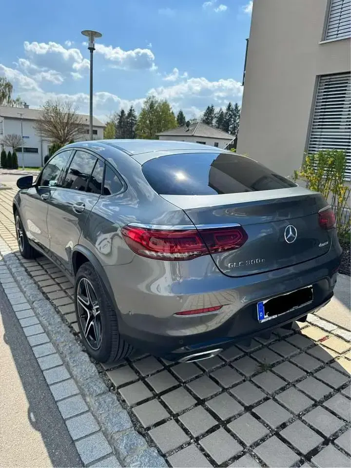 Gebraucht Mercedes GLC300e AMG line 211 PS (155 kW) 2020 Grau Coupé