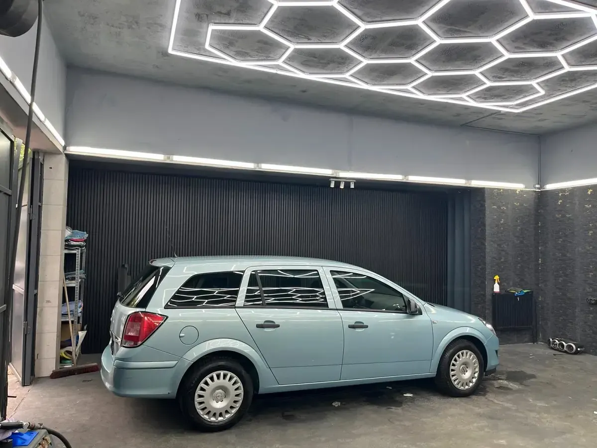 Używany Opel Astra 90 KM (66 kW) 2009 Niebieski Kombi
