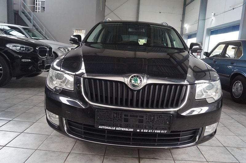 Gebraucht Skoda Superb Ambition 160 PS (117 kW) 2012 Schwarz Kombi