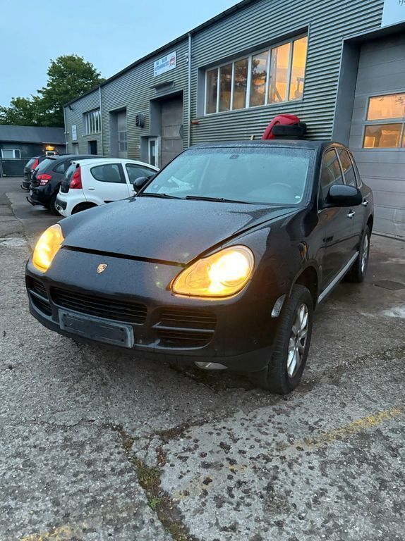 Schwarz Gebraucht 2004 Porsche Cayenne Turbo Basis SUV | 2.400 € - Bild 1/4