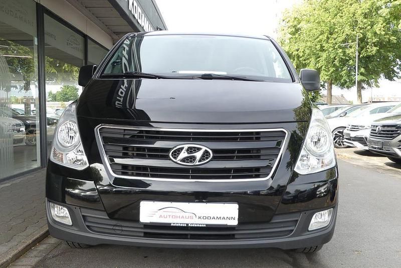 Gebraucht Hyundai H-1 170 PS (125 kW) 2018 Schwarz Van / Kleinbus
