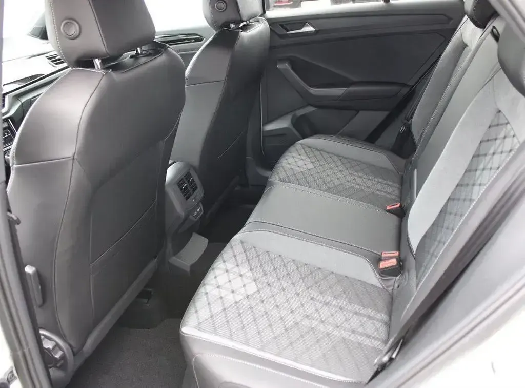 Neu VW T-Roc R-line 150 PS (110 kW) 2026 Weiß SUV