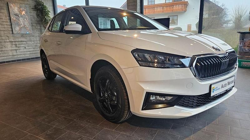 Neu Skoda Fabia Essence 95 PS (69 kW) 2025 Weiß Limousine