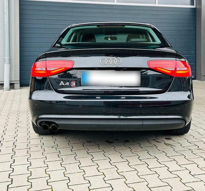 Gebraucht Audi A4 Ambiente 170 PS (125 kW) 2012 Schwarz Limousine