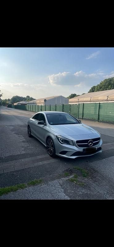 Silber Gebraucht 2013 Mercedes CLA200 Coupé | 11.999 € (Fairer Preis) - Bild 1/4