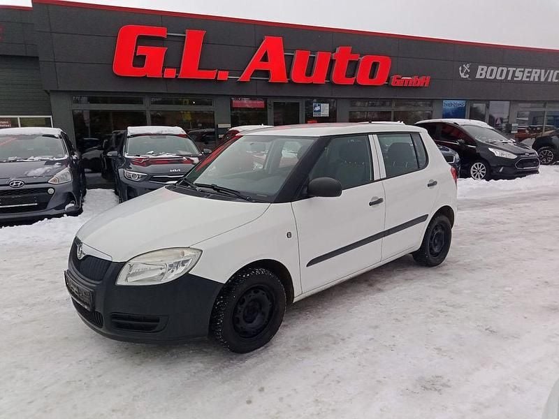 Weiß Gebraucht 2010 Skoda Fabia Classic Limousine | 2.260 € (Guter Preis) - Bild 1/4