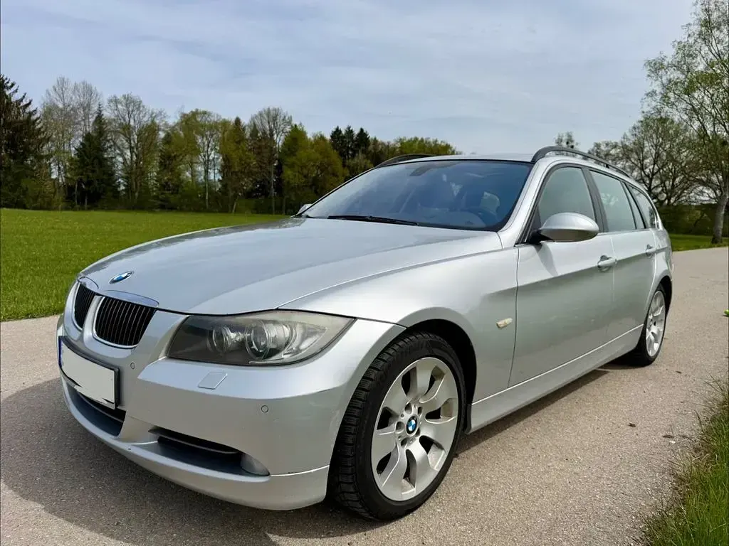 Second-hand BMW 330 Sport Line 231 CP (169 kW) 2006 Argintiu Break