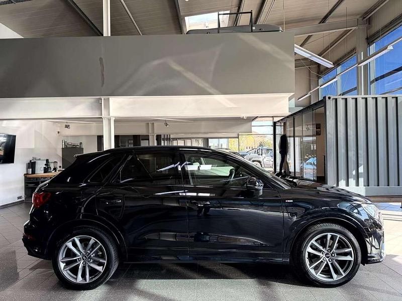 Gebraucht Audi Q3 S-Line 230 PS (169 kW) 2019 Mythosschwarz metallic (metallic) SUV