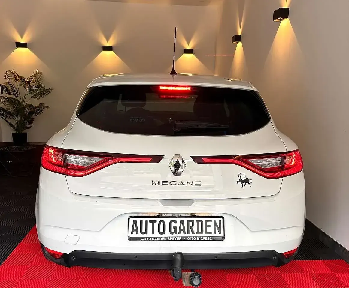 Gebraucht Renault Mégane LIMITED 140 PS (102 kW) 2019 Gletscherweiss Kleinwagen