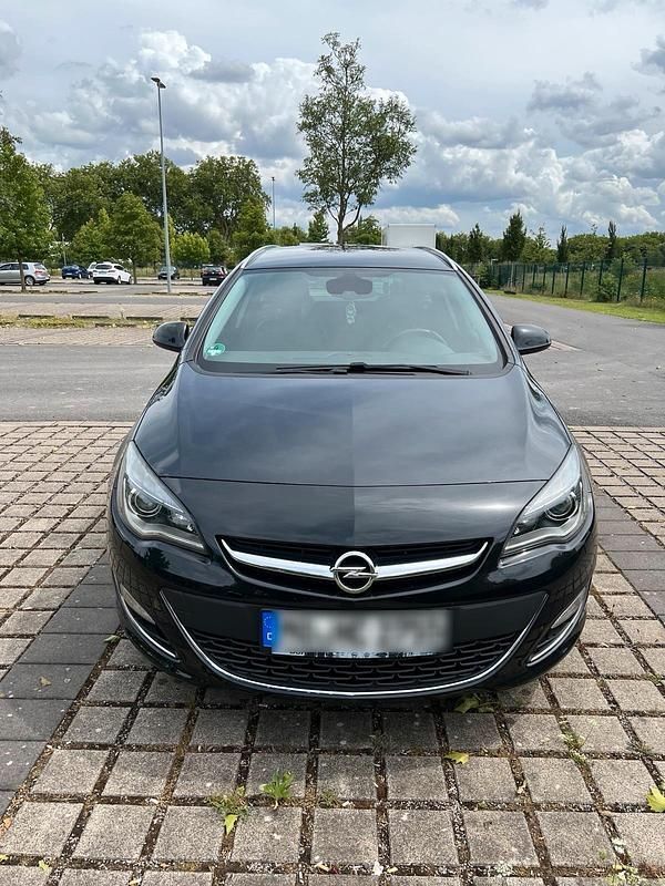 Schwarz Gebraucht 2014 Opel Astra Kombi | 5.750 € (Etwas zu teuer) - Bild 1/4
