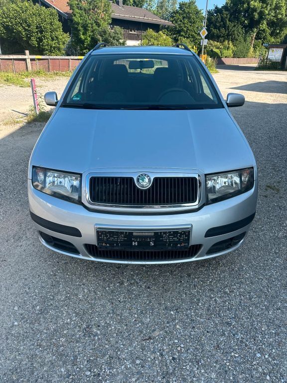 Grau Gebraucht 2006 Skoda Fabia Kombi | 1.100 € (Guter Preis) - Bild 1/4