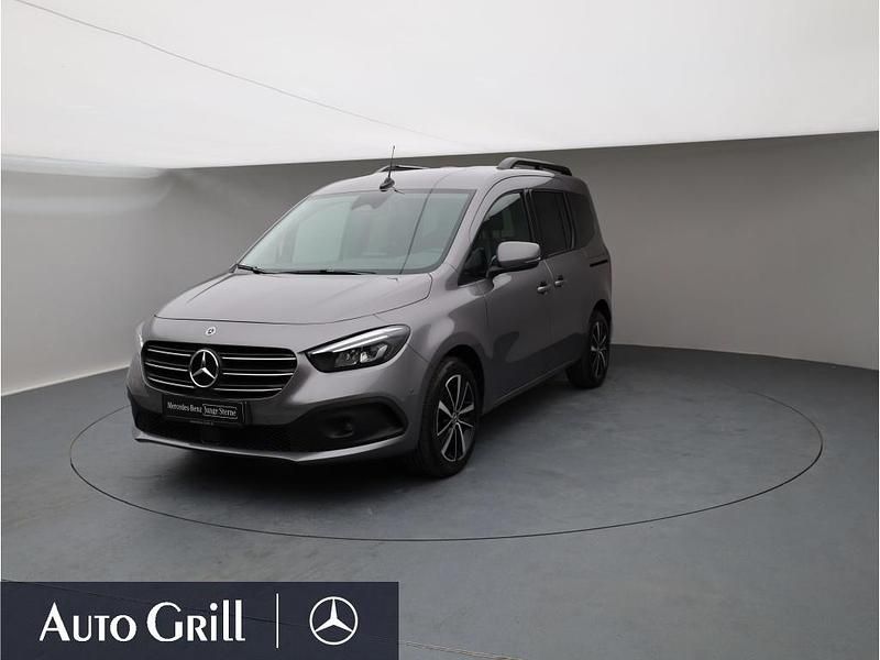 Grau Gebraucht 2024 Mercedes T180 Progressive Van / Kleinbus | 30.980 € (Fairer Preis) - Bild 1/4
