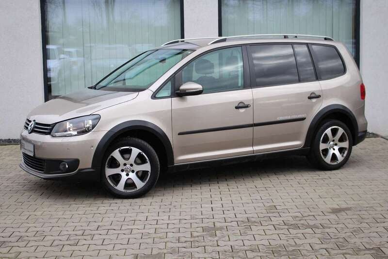 Beige Gebraucht 2013 VW Touran Cross Van / Kleinbus | 12.888 € (Etwas zu teuer) - Bild 1/4