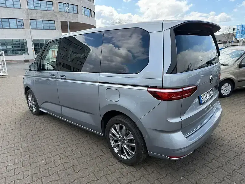 Używany VW Multivan Style 218 KM (160 kW) 2021 Szary Minivan