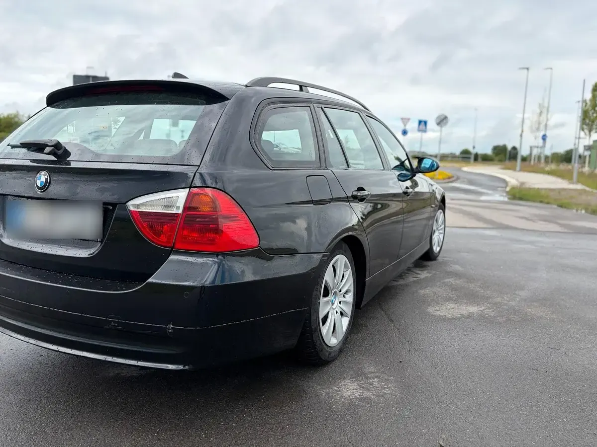 Gebraucht BMW 320 177 PS (130 kW) 2008 Schwarz Kombi