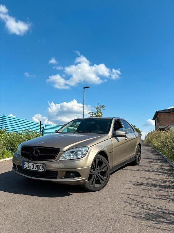 Gold Gebraucht 2010 Mercedes C200 Limousine | 7.990 € - Bild 1/4
