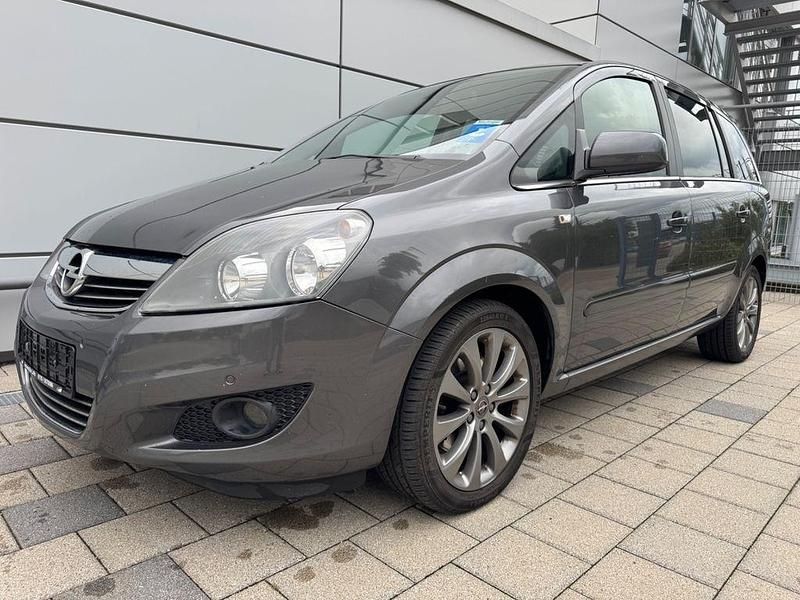 Grau Gebraucht 2011 Opel Zafira Design Edition Van / Kleinbus | 2.400 € (Superpreis) - Bild 1/4