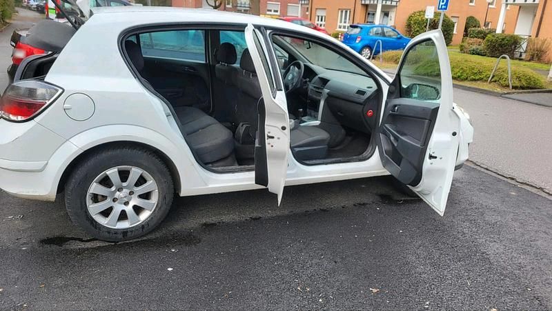 Gebraucht Opel Astra 90 PS (66 kW) 2009 Weiß Kleinwagen