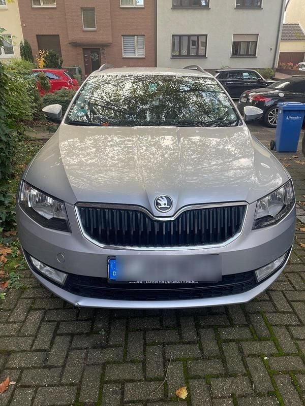 Grau Gebraucht 2015 Skoda Octavia Kombi | 8.800 € (Superpreis) - Bild 1/4
