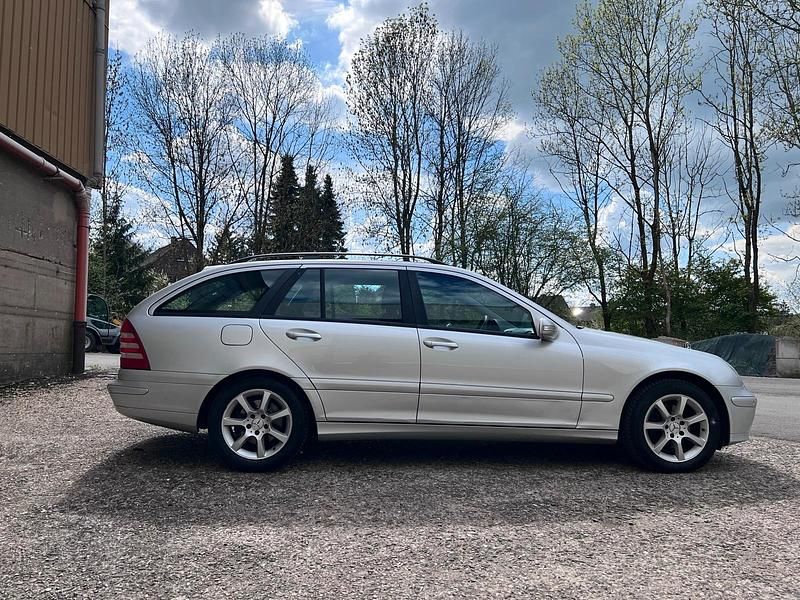 Gebraucht Mercedes C180 143 PS (105 kW) 2007 Grau Kombi