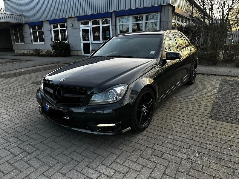 Schwarz Gebraucht 2013 Mercedes C350 AMG Limousine | 13.999 € (Fairer Preis) - Bild 1/4