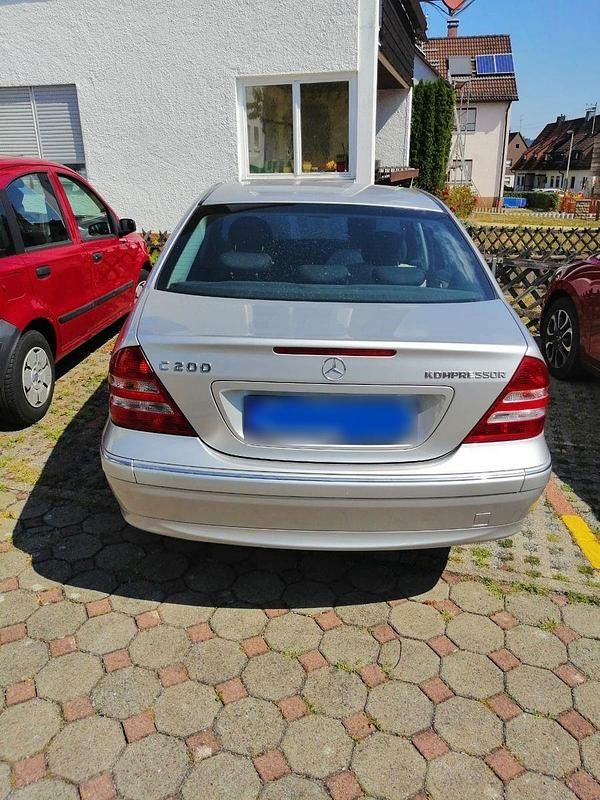 Second-hand Mercedes C200 Classic 163 CP (119 kW) 2004 Argintiu Berlinǎ