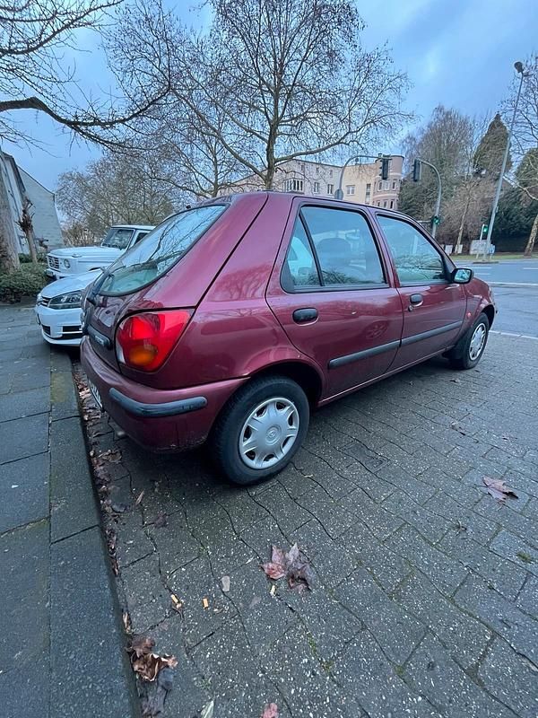 Gebraucht Mazda 121 75 PS (55 kW) 1997 Rot Kleinwagen