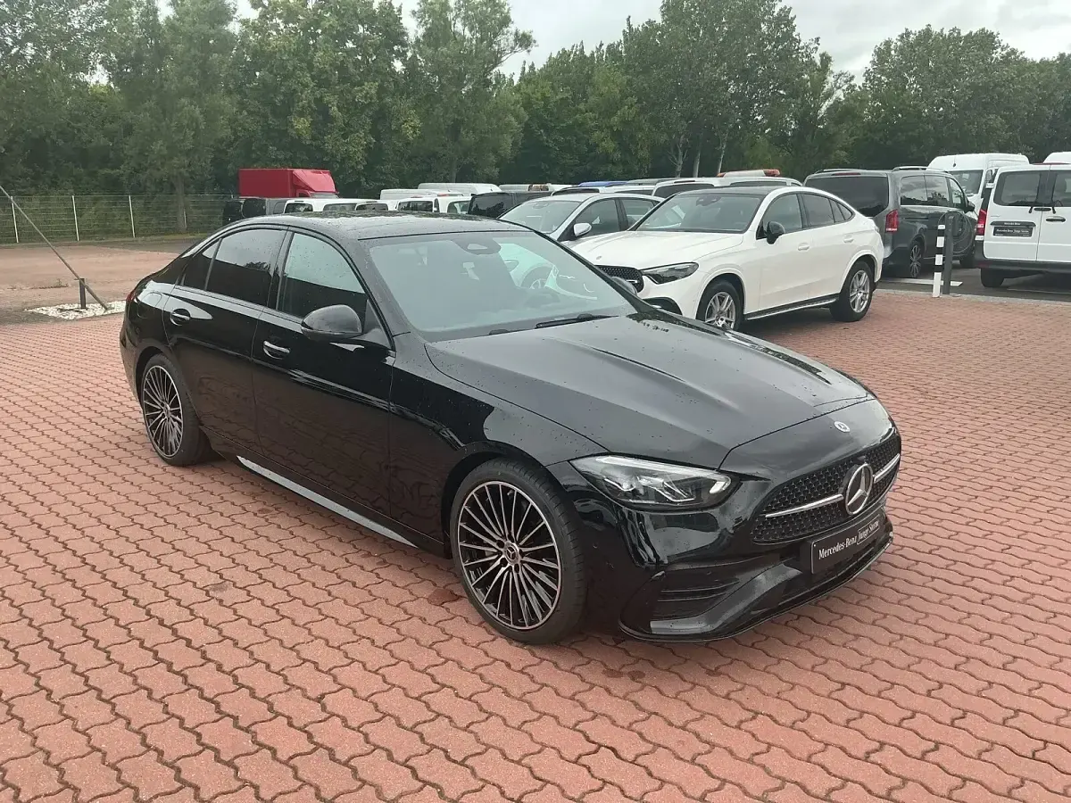 Gebraucht Mercedes C200 Night 204 PS (150 kW) 2025 Unilack schwarz Limousine