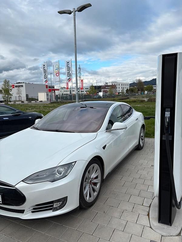 Gebraucht Tesla Model S 130 kW (177 PS) 2015 Weiß Kleinwagen