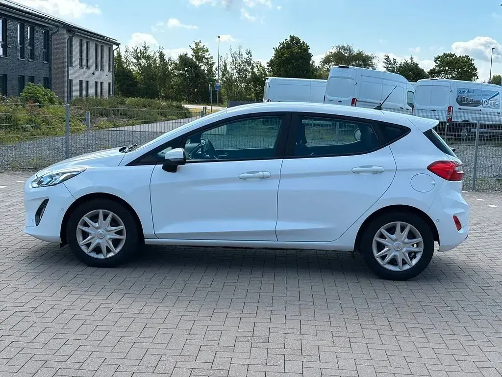 Gebraucht Ford Fiesta Cool & Connect 101 PS (74 kW) 2018 Weiß Kleinwagen