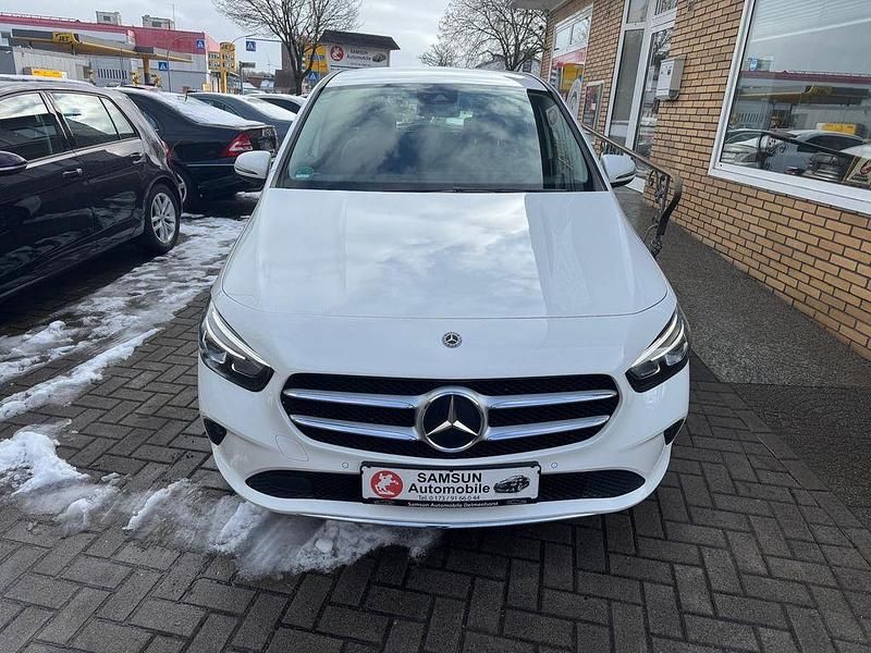 Gebraucht Mercedes B220 190 PS (139 kW) 2019 Weiß Van / Kleinbus