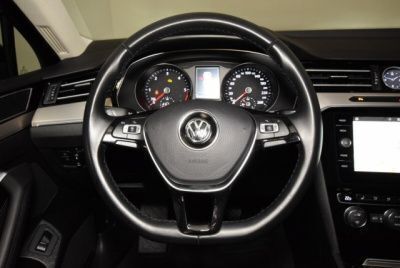 Gebraucht VW Passat Highline 150 PS (110 kW) 2017 Schwarz metallic Kombi