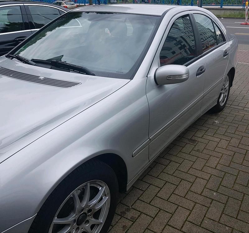Gebraucht Mercedes C200 122 PS (89 kW) 2004 Silber Limousine