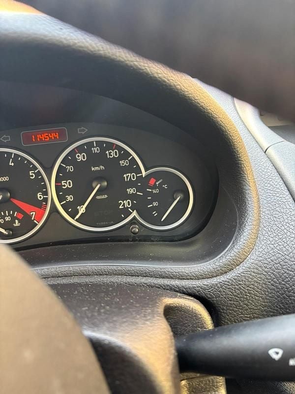 Gebraucht Peugeot 206 CC 101 PS (74 kW) 2007 Rot Cabrio