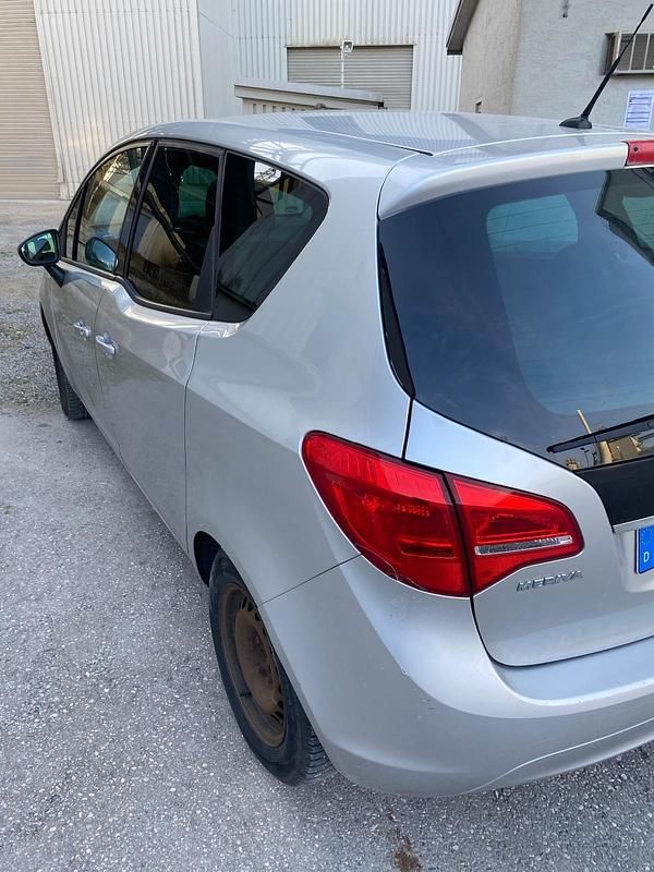 Gebraucht Opel Meriva 100 PS (73 kW) 2011 Silber Van / Kleinbus