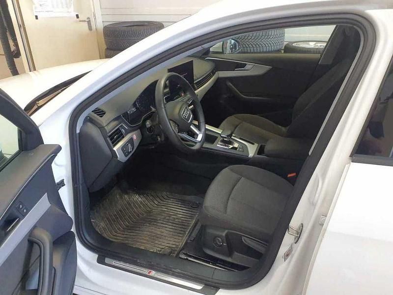 Second-hand Audi A4 S-Line 190 CP (139 kW) 2023 Alb Break