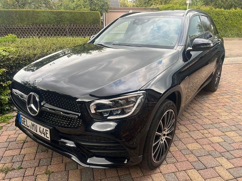 Schwarz Gebraucht 2020 Mercedes GLC300e SUV | 33.400 € (Superpreis) - Bild 1/4