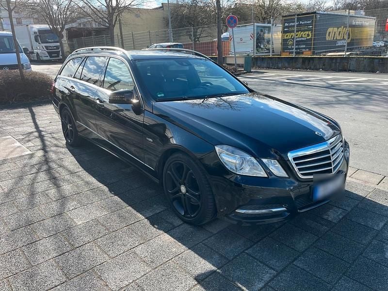 Gebraucht Mercedes E250 Avantgarde 204 PS (150 kW) 2011 Schwarz Kombi