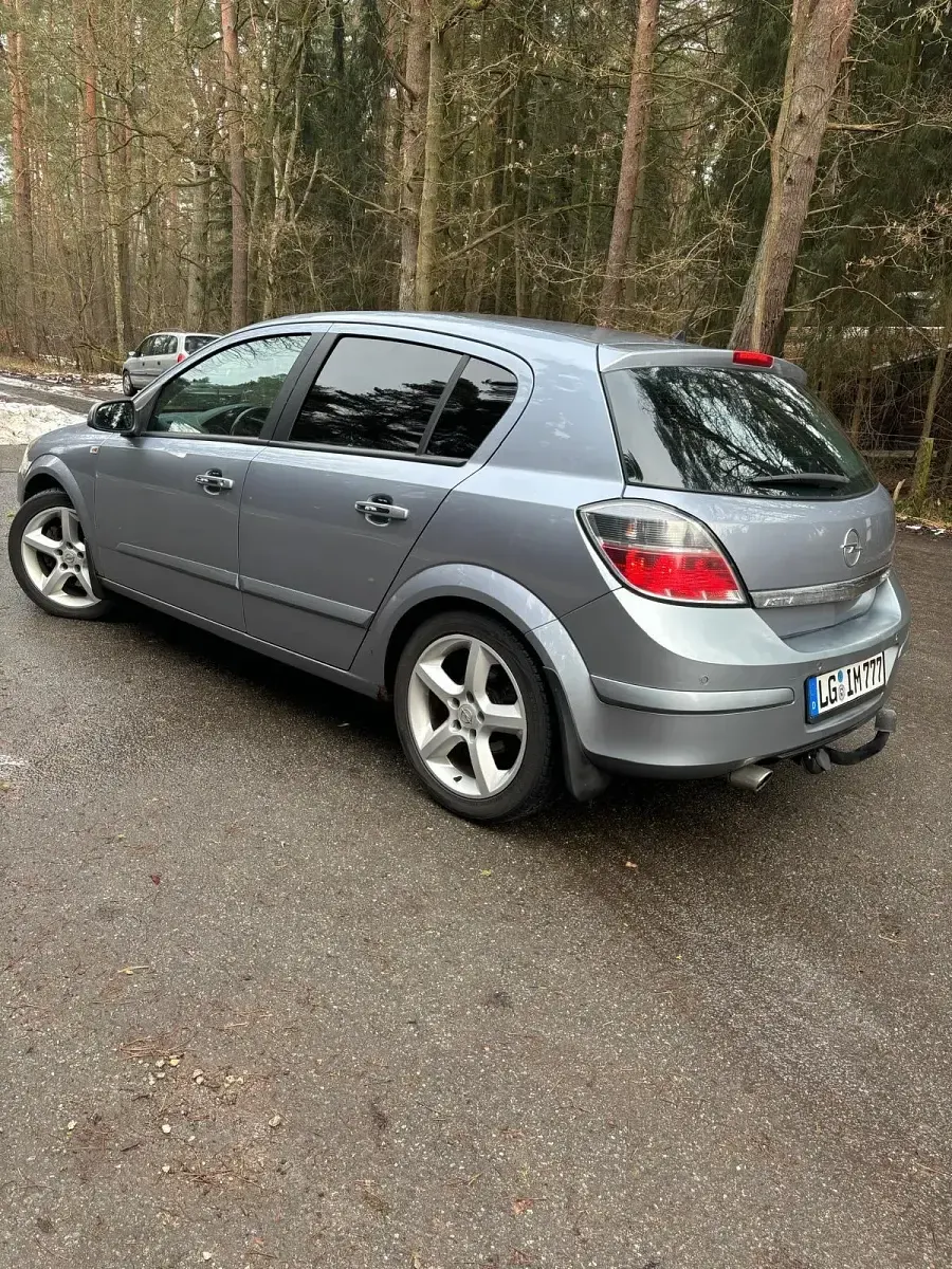Gebraucht Opel Astra 120 PS (88 kW) 2007 Silber Limousine