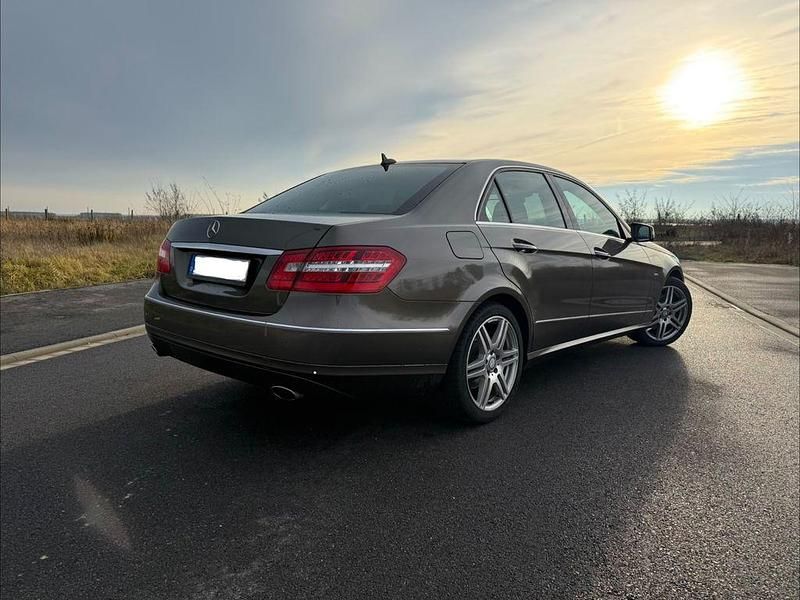 Gebraucht Mercedes E350 Avantgarde 292 PS (214 kW) 2010 Beige Limousine