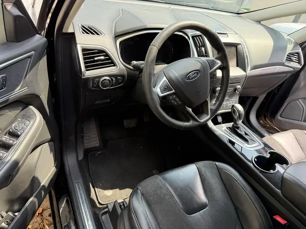 Gebraucht Ford S-MAX Titanium 179 PS (131 kW) 2016 Schwarz Van / Kleinbus